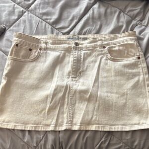 Old Navy Off-White Denim Skirt